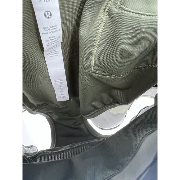 Lululemon Shorts Women Sz 4 Tall Hotty Hot Short II Camo Green Gym Workout Run - Picture 11 of 11